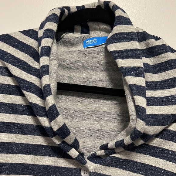 Great condition Adidas cinched bottom sweater in xs - Picture 5 of 6